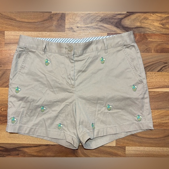 Brooks Brothers Women's 346 Chino Style Shorts Size 8 Embroidered Pineapple - Picture 1 of 7